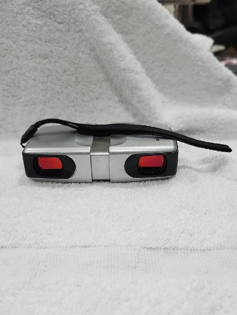 SHARPER IMAGE COMPACT 8x18 SILVER/BLACK FOLDING BINOCULARS